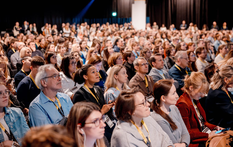 Une discussion à fort impact devant un large public lors d’un événement majeur du secteur.